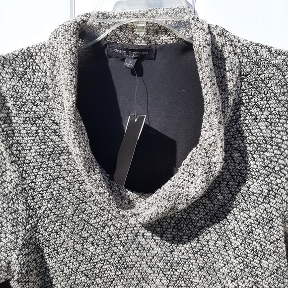 Green Envelope Layered Sweater - Picture 3 of 14